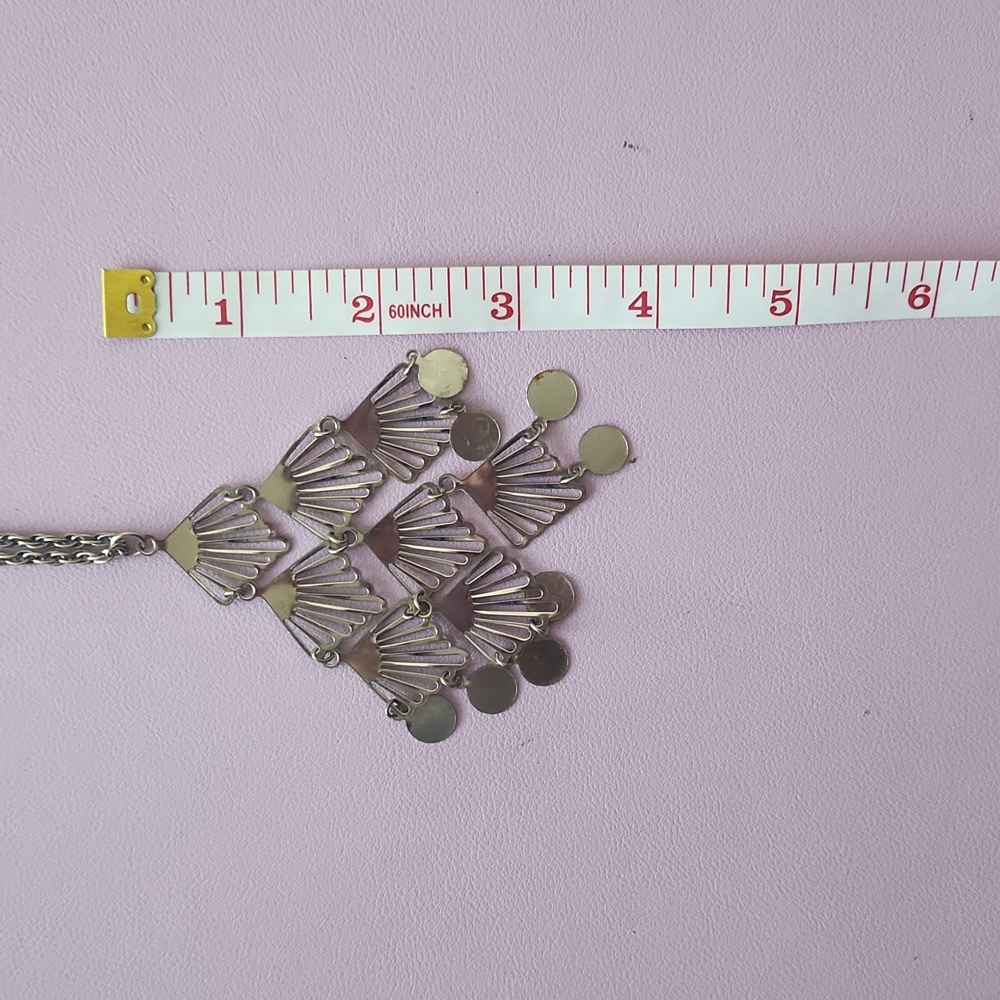 Silver shell pattern necklace - Picture 7 of 8